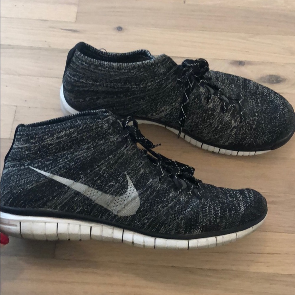 Nike flyknit chukka shoes